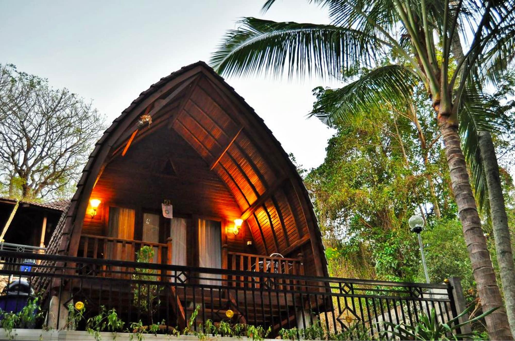 Coconut Hill Cottage Batununggul Esterno foto